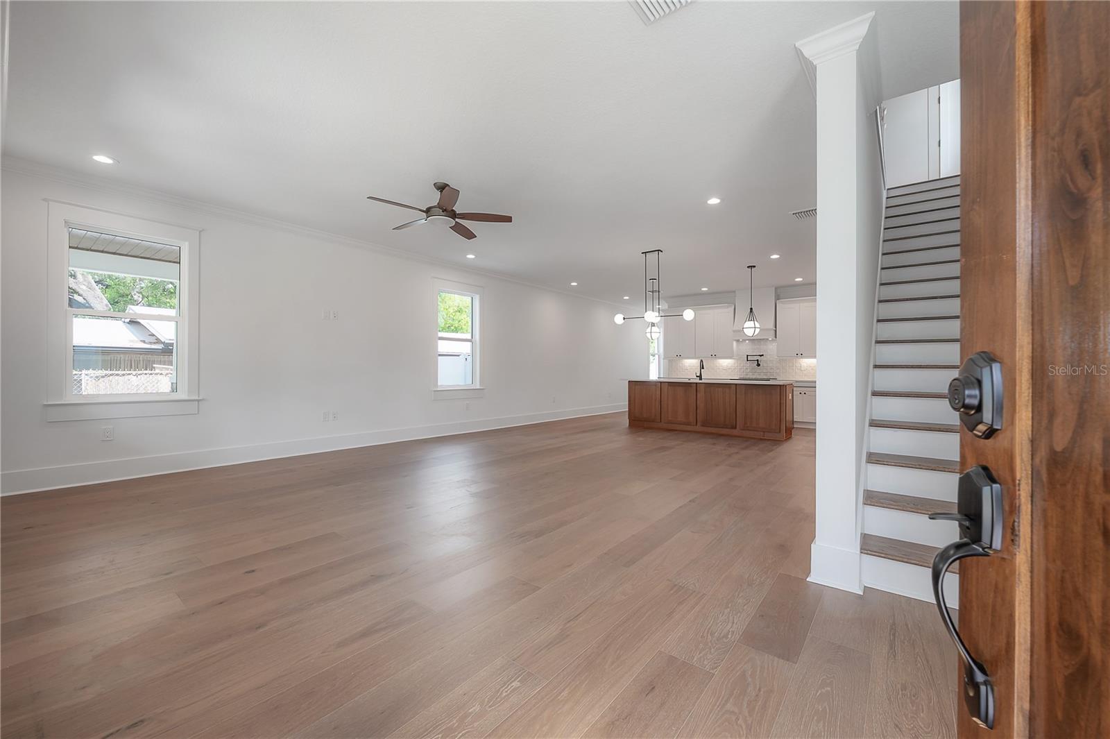 1222 E CHELSEA ST — photo 8