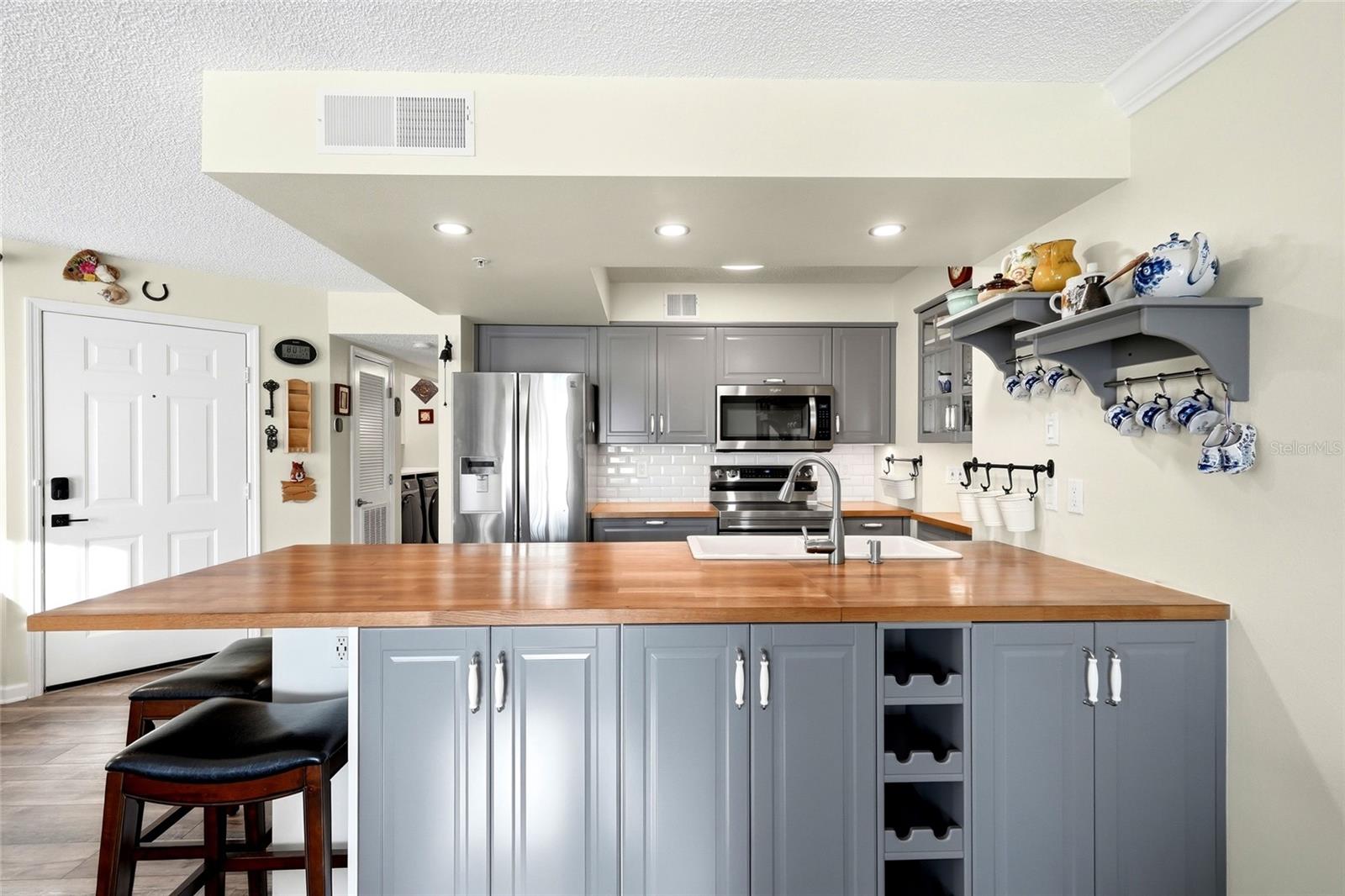 2400 FEATHER SOUND DR #1428 — photo 11