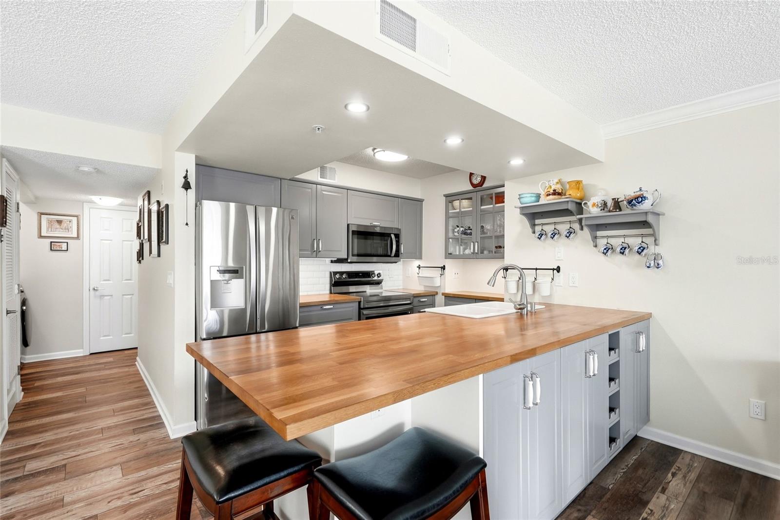 2400 FEATHER SOUND DR #1428 — photo 10