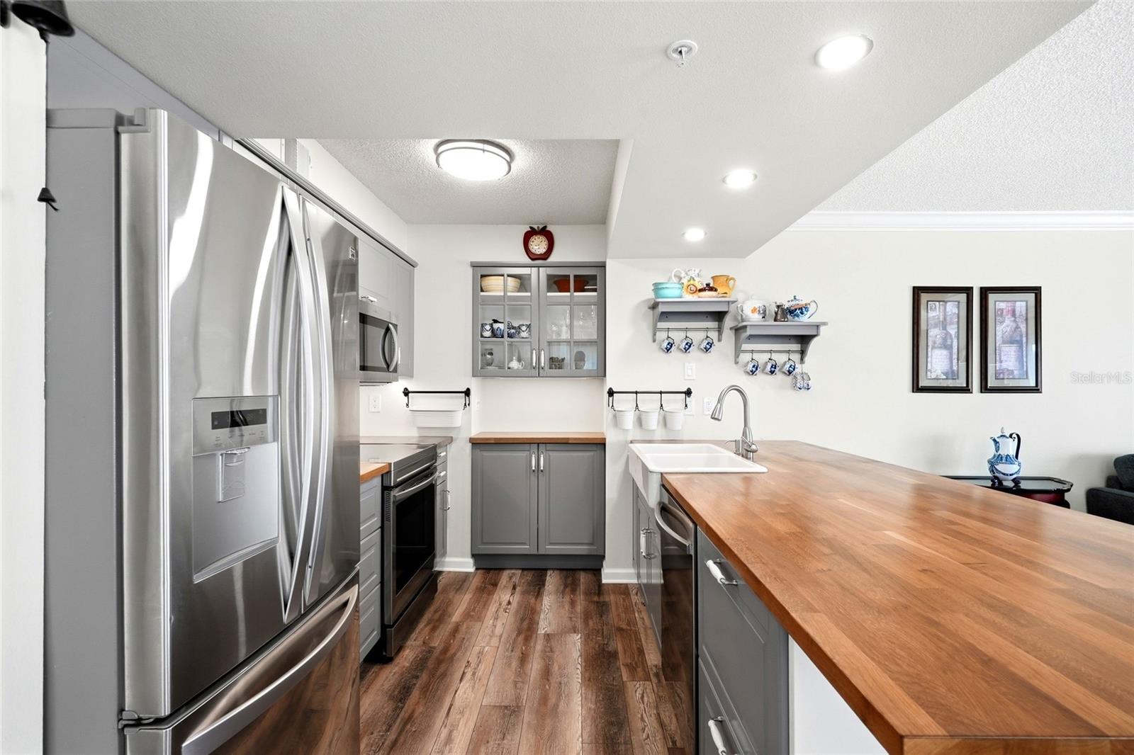 2400 FEATHER SOUND DR #1428 — photo 12