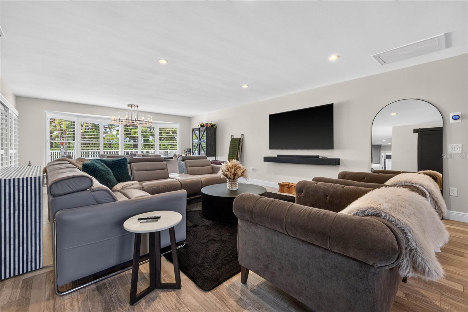 616 PINELAND AVE — photo 4