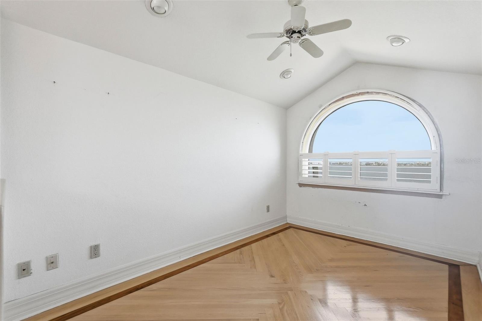 2869 SEABREEZE DR S — photo 36
