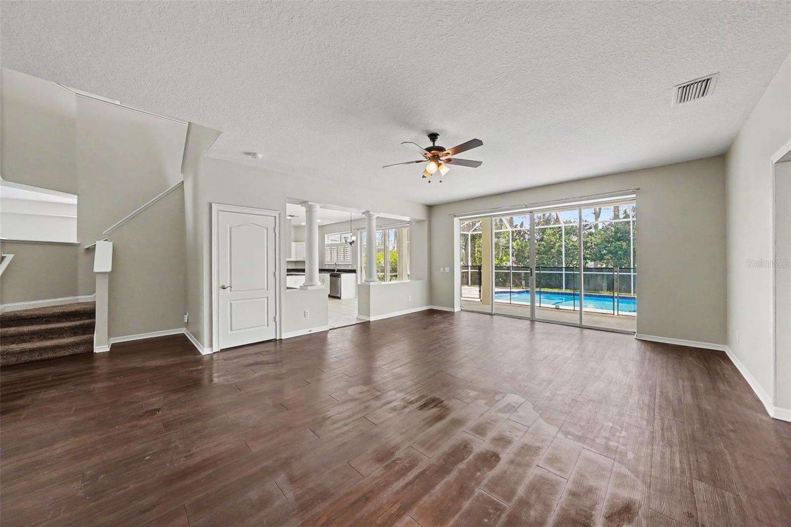 6112 CEZANNE AVE — photo 9