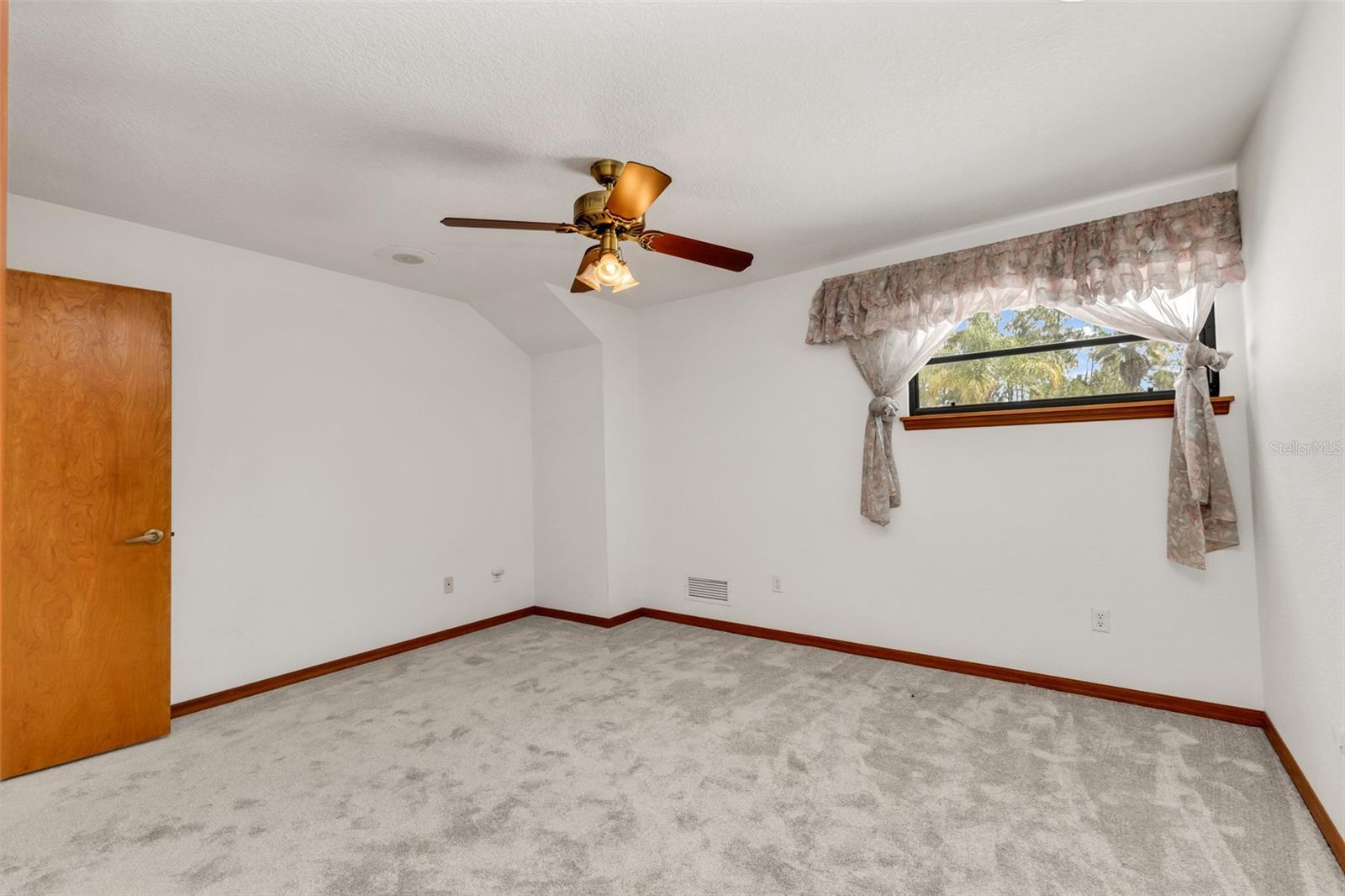 6068 TIDWELL ST — photo 14
