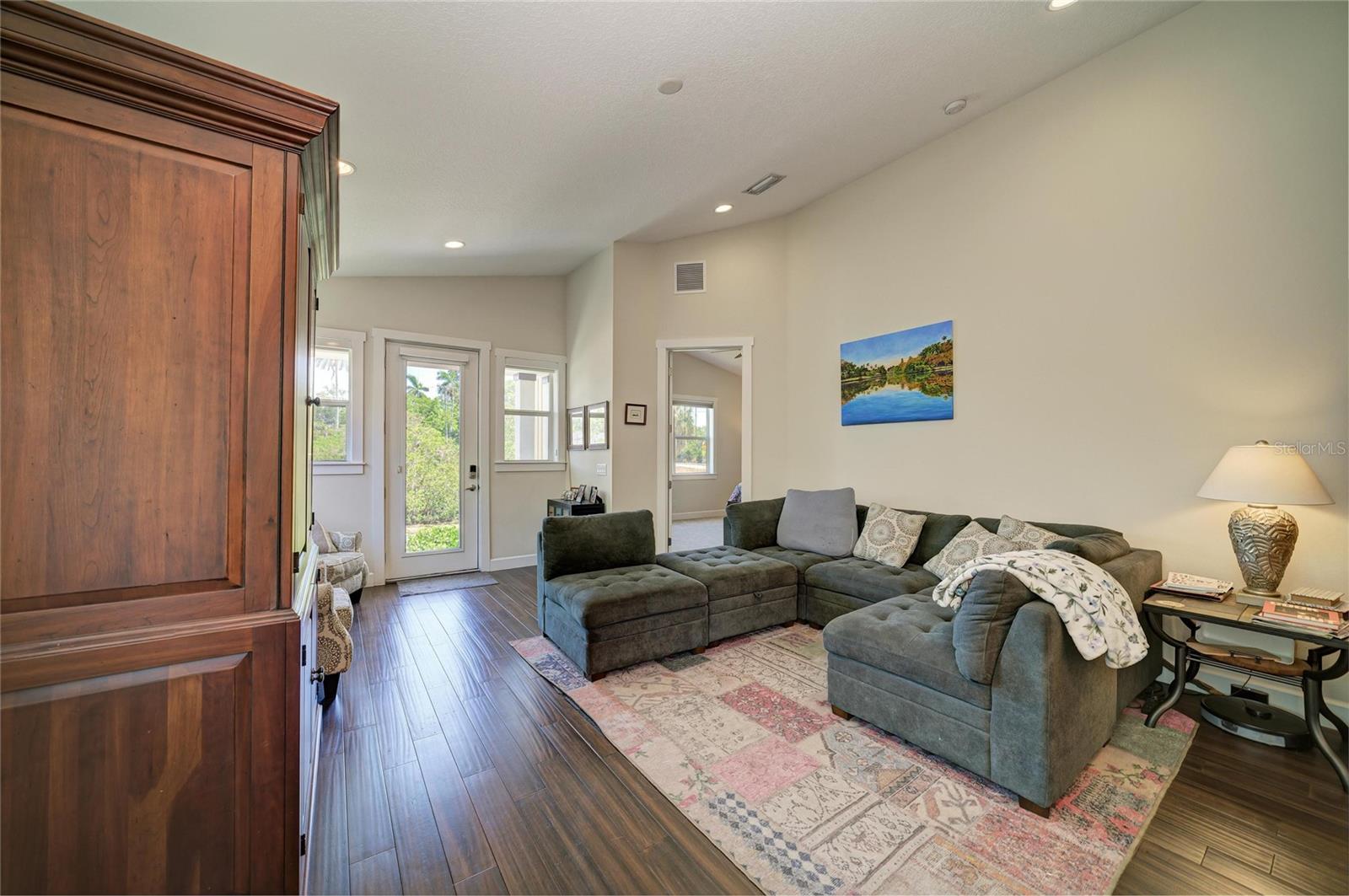 632 VIRGINIA DR — photo 13