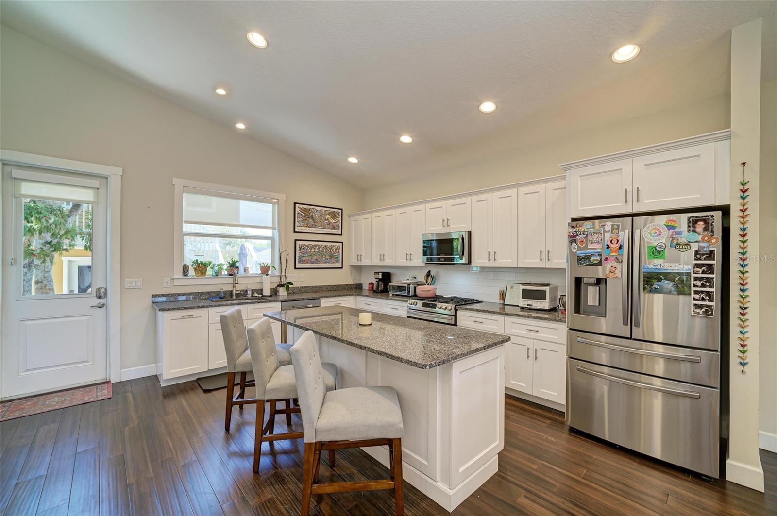 632 VIRGINIA DR — photo 18