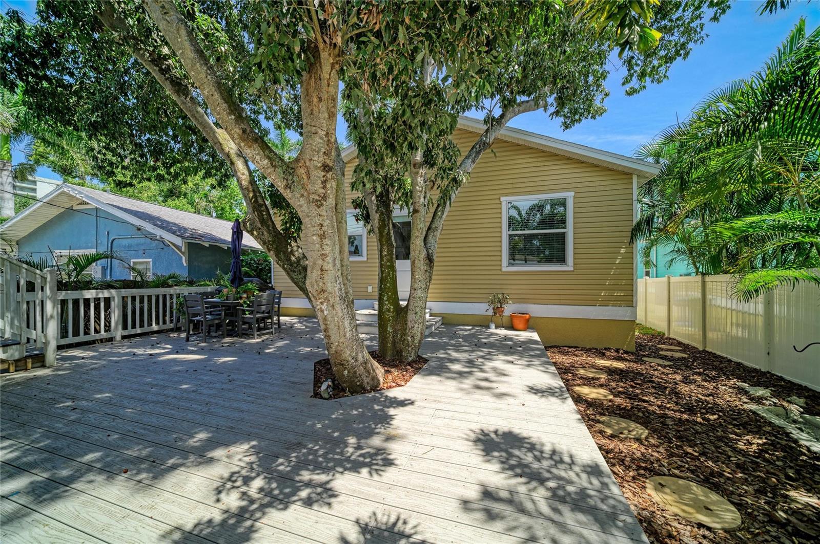 632 VIRGINIA DR — photo 37