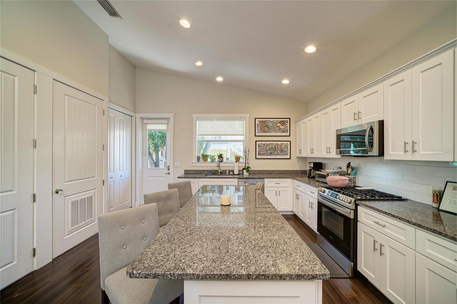 632 VIRGINIA DR — photo 23