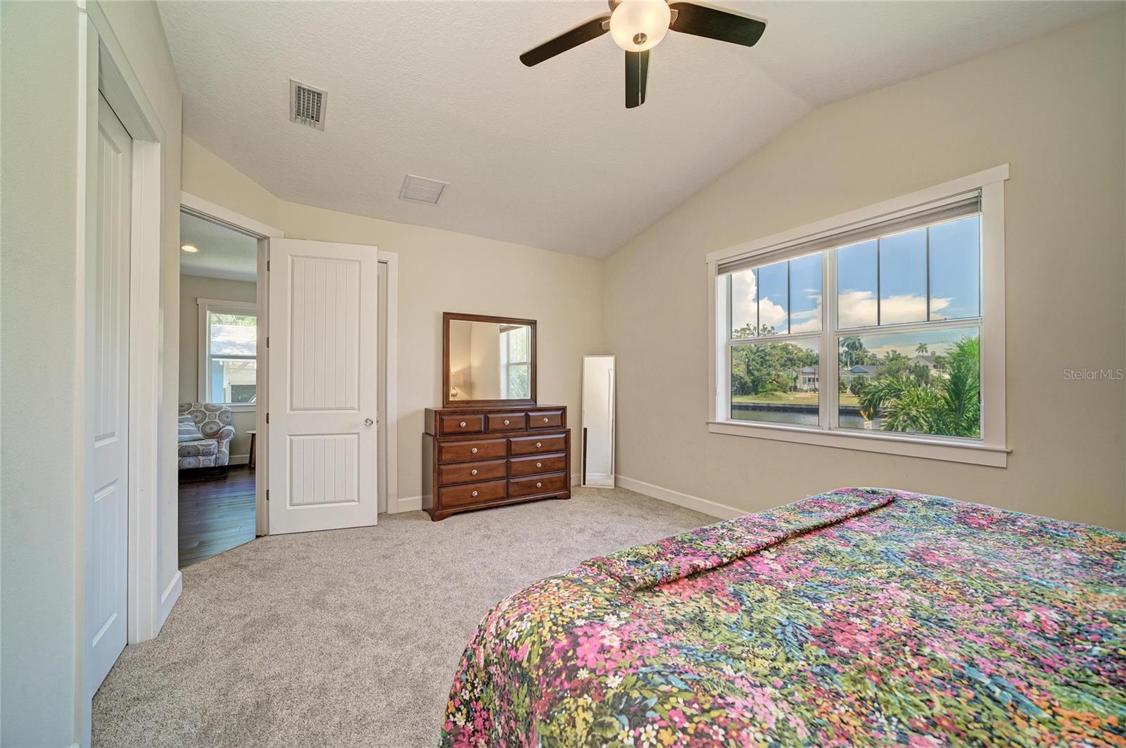 632 VIRGINIA DR — photo 26