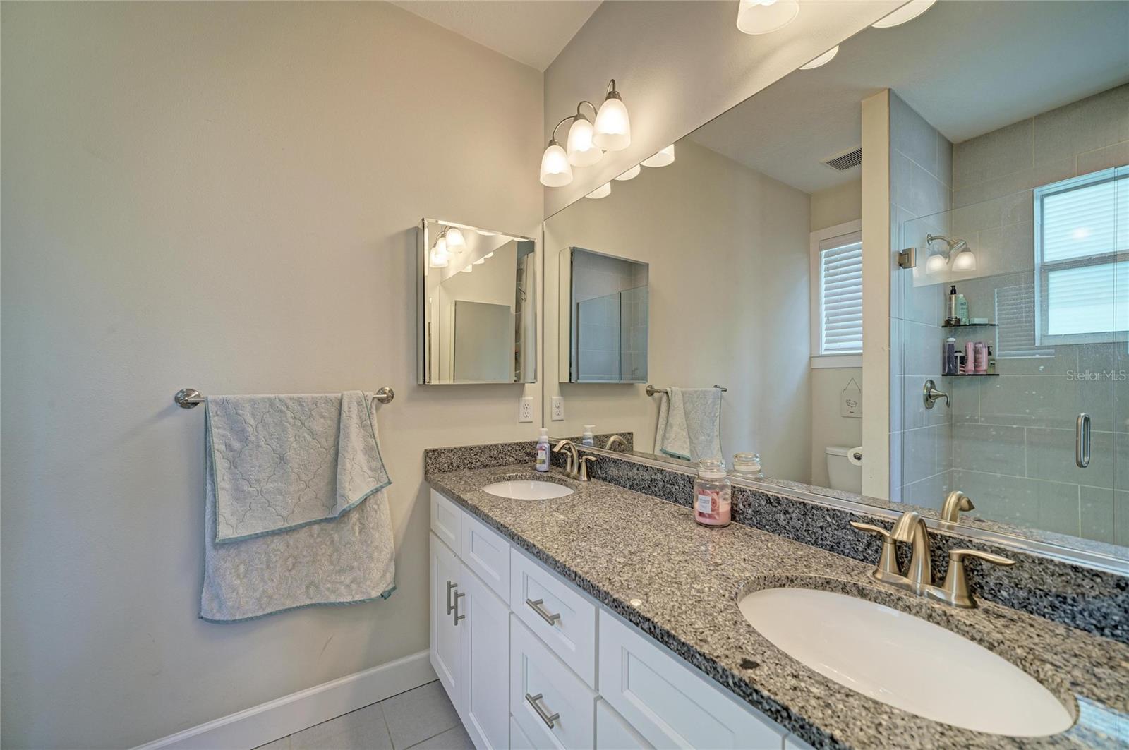 632 VIRGINIA DR — photo 27
