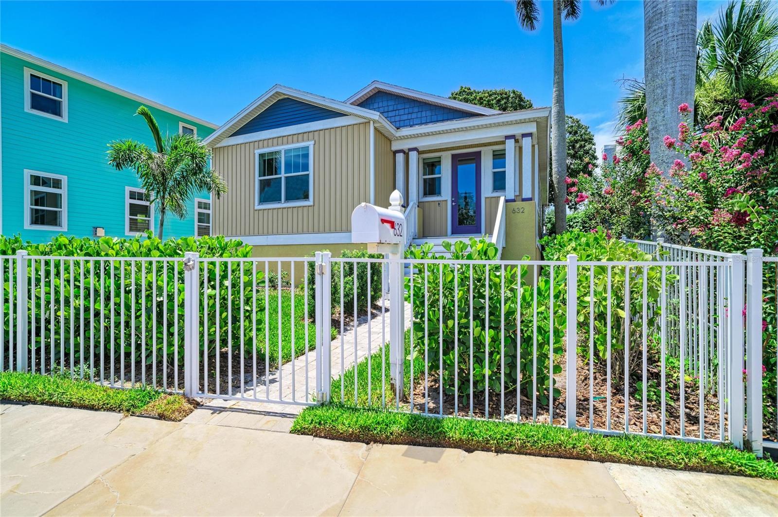 632 VIRGINIA DR — photo 3