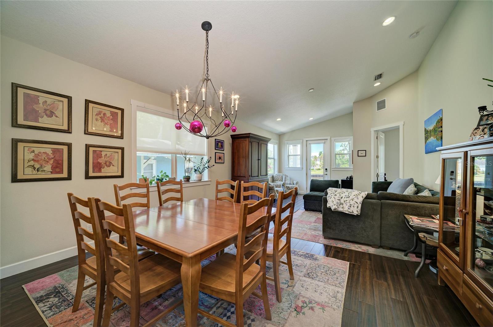 632 VIRGINIA DR — photo 16