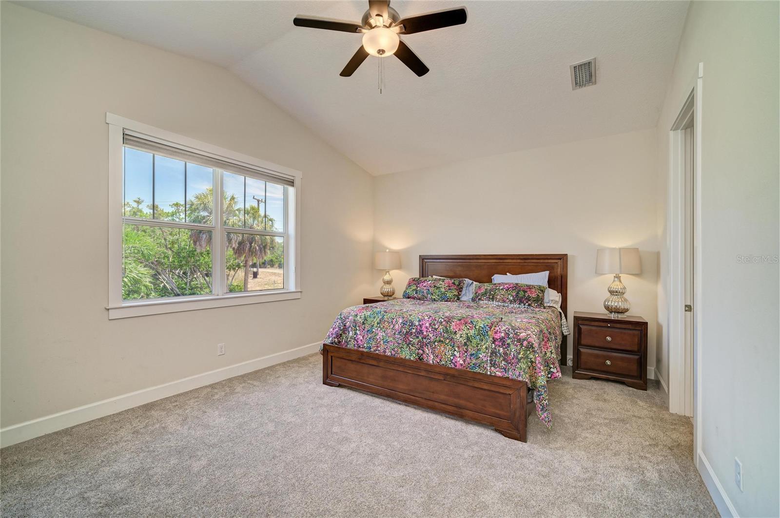632 VIRGINIA DR — photo 24