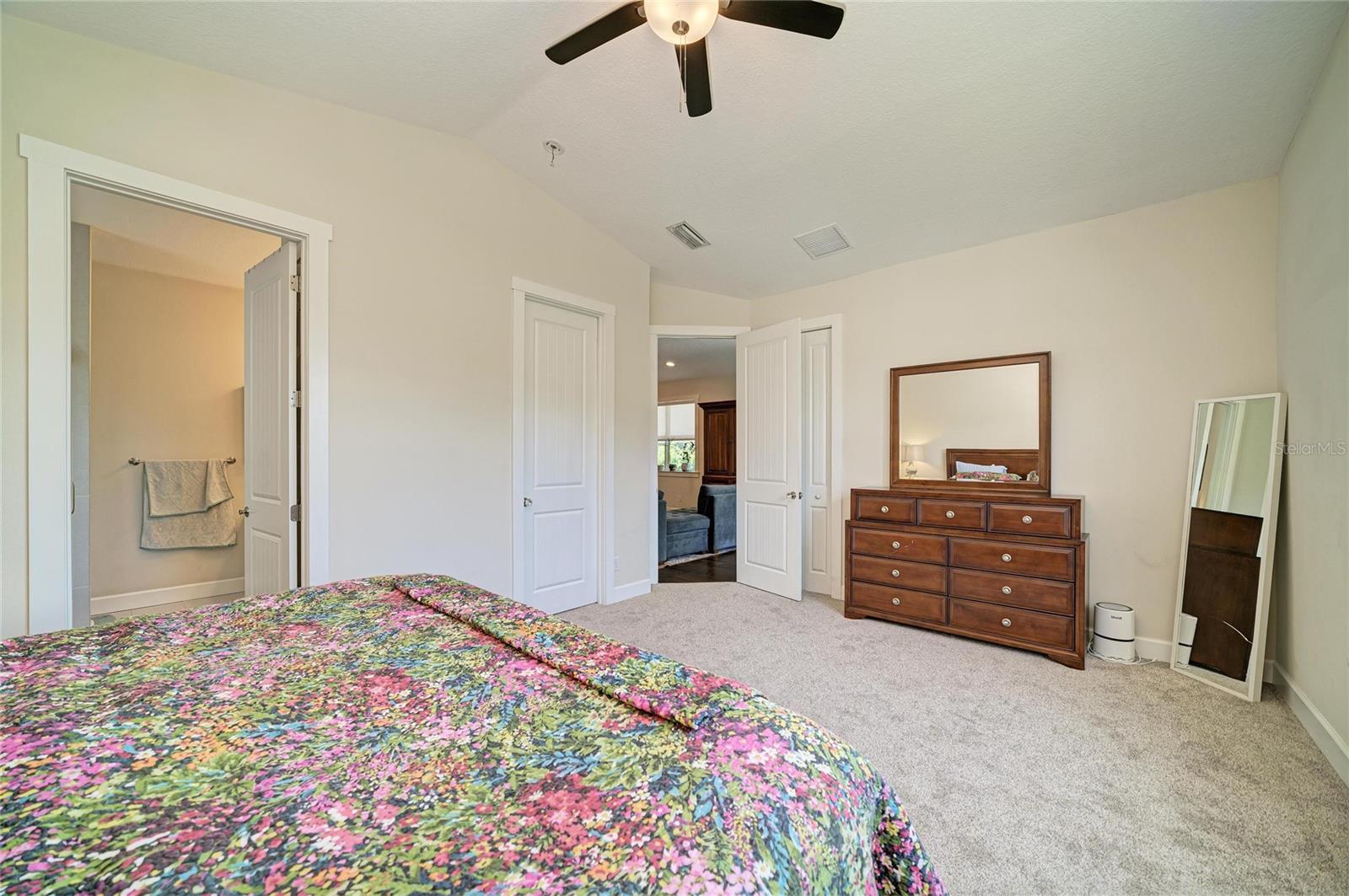 632 VIRGINIA DR — photo 25