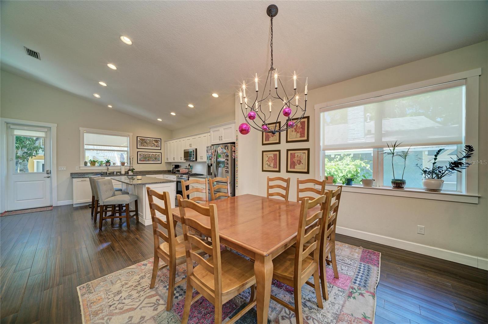632 VIRGINIA DR — photo 15