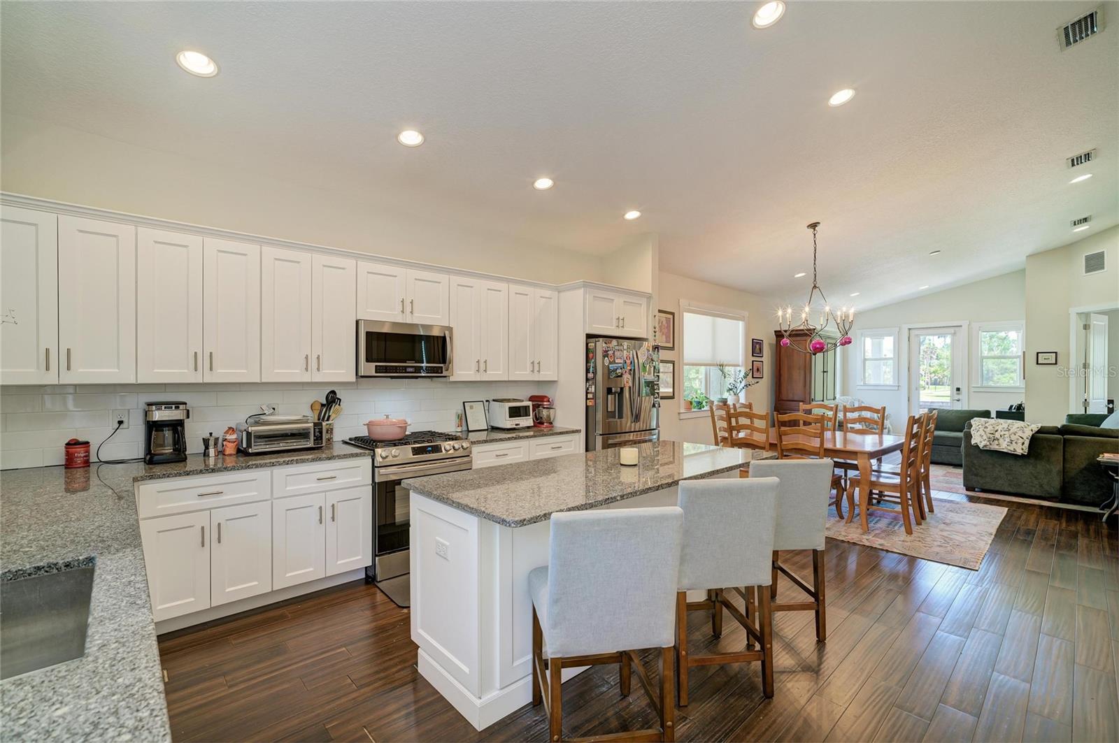 632 VIRGINIA DR — photo 20