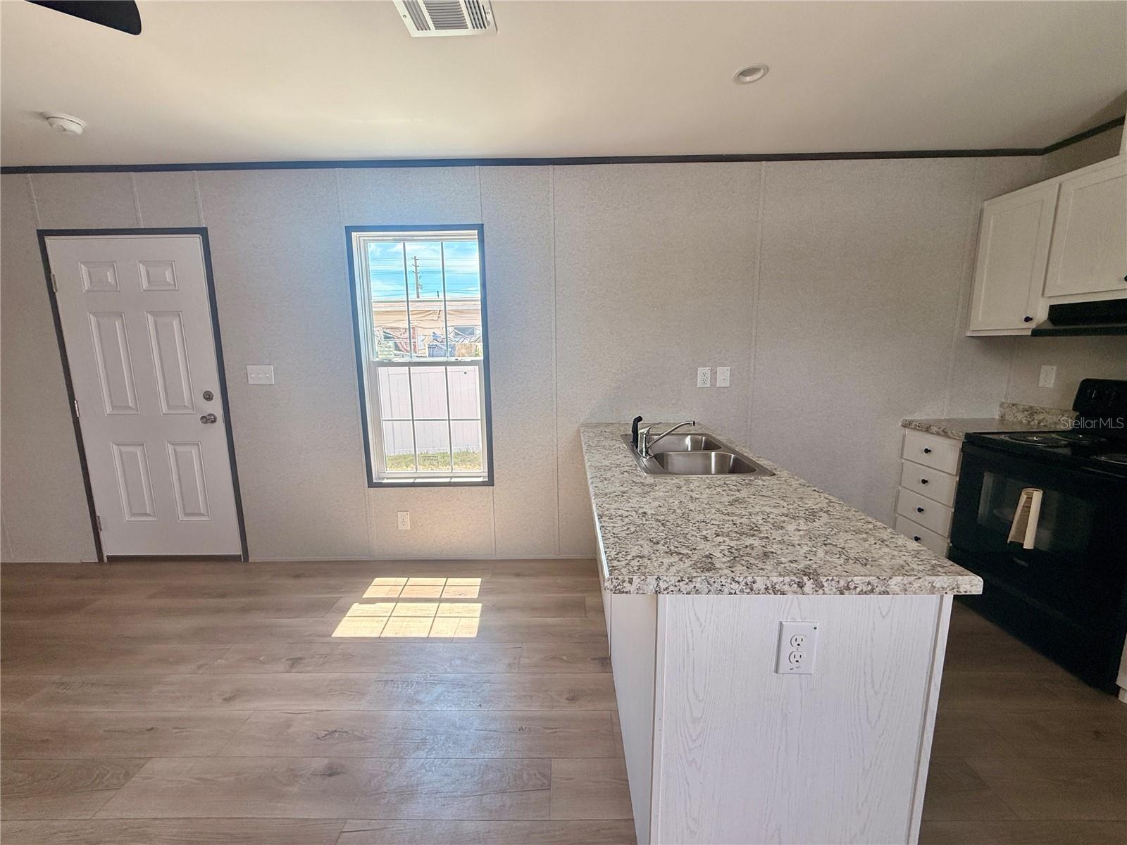 9024 KOSIMO ST — photo 10