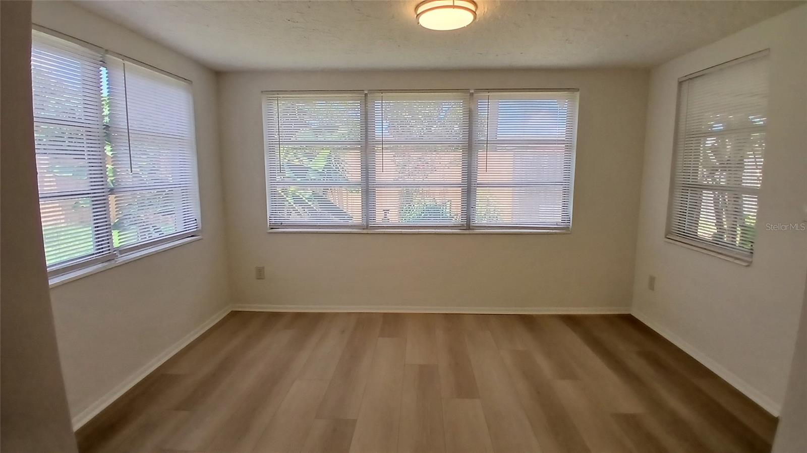 2109 SHANNON DR — photo 19