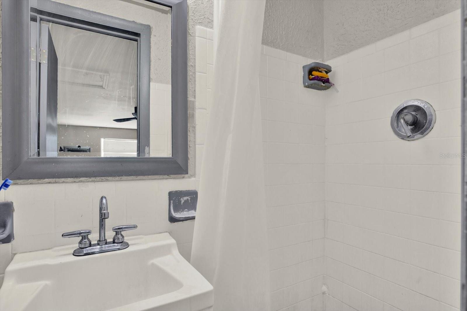 3920 BEACON SQUARE DR — photo 11