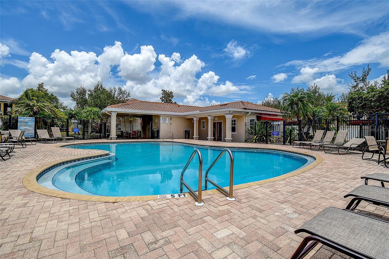 256 VALENCIA CIR — photo 36