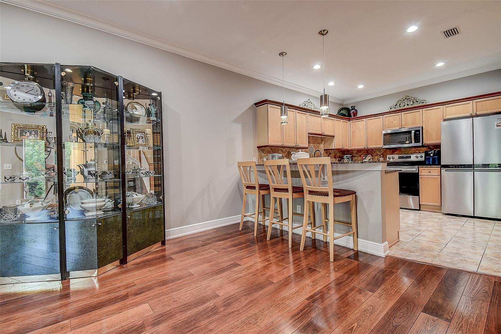256 VALENCIA CIR — photo 9