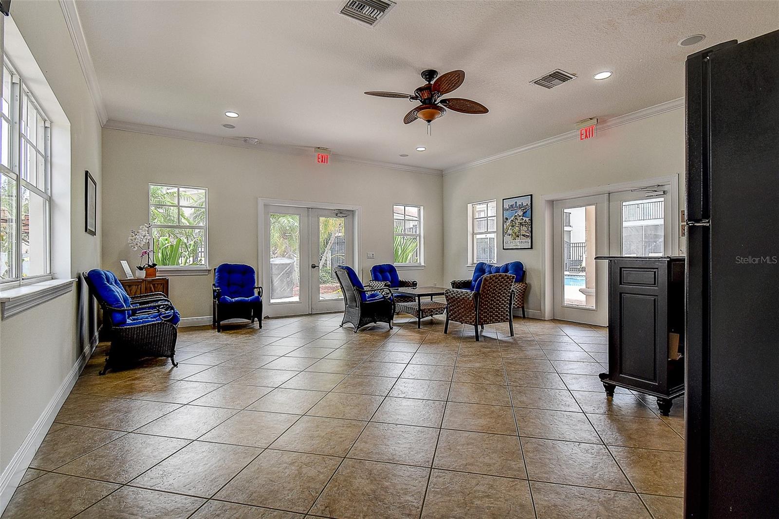 256 VALENCIA CIR — photo 39