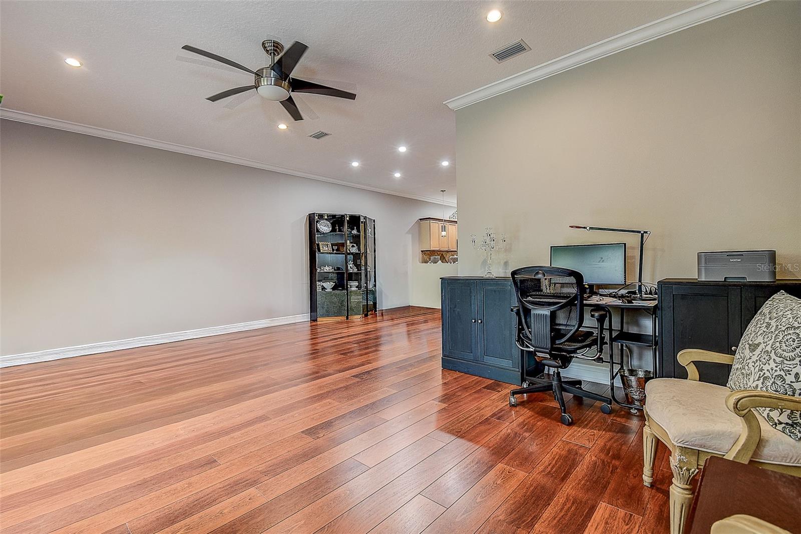 256 VALENCIA CIR — photo 8