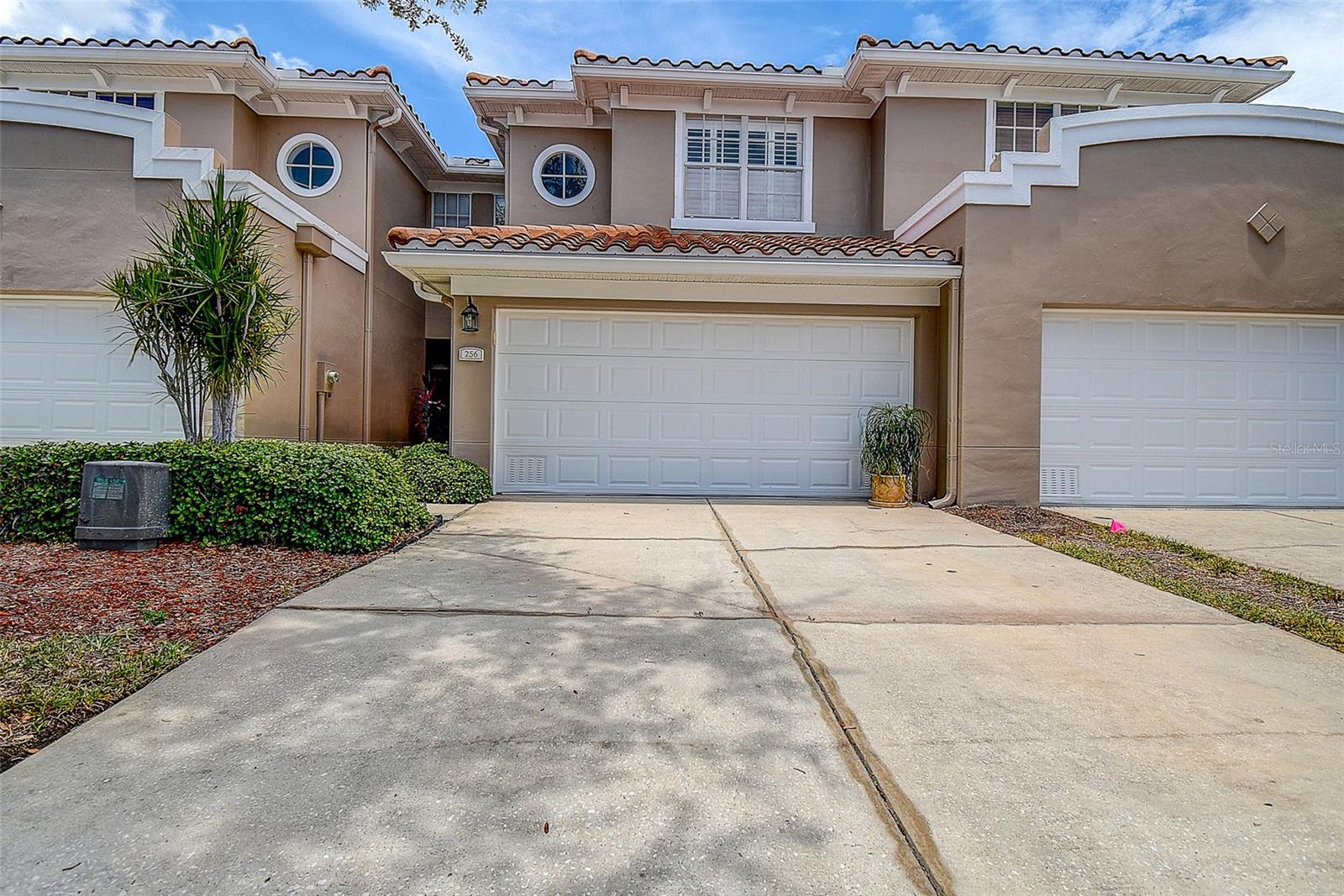 256 VALENCIA CIR — photo 3