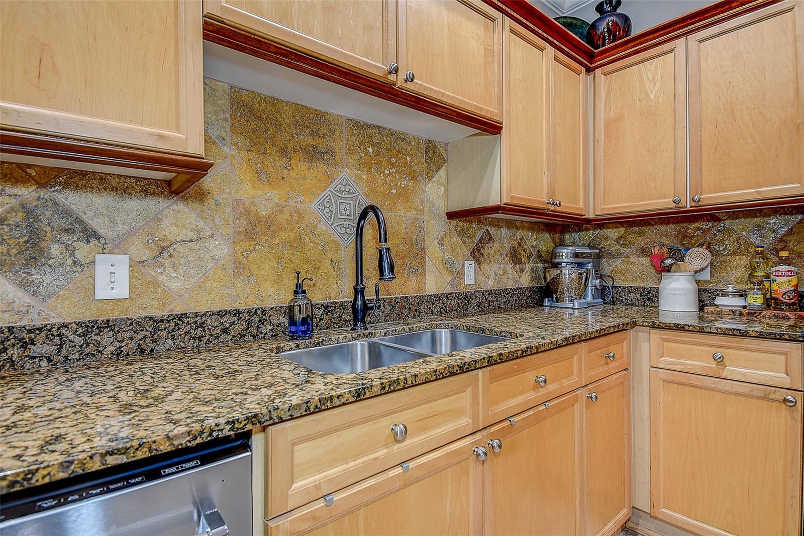 256 VALENCIA CIR — photo 13
