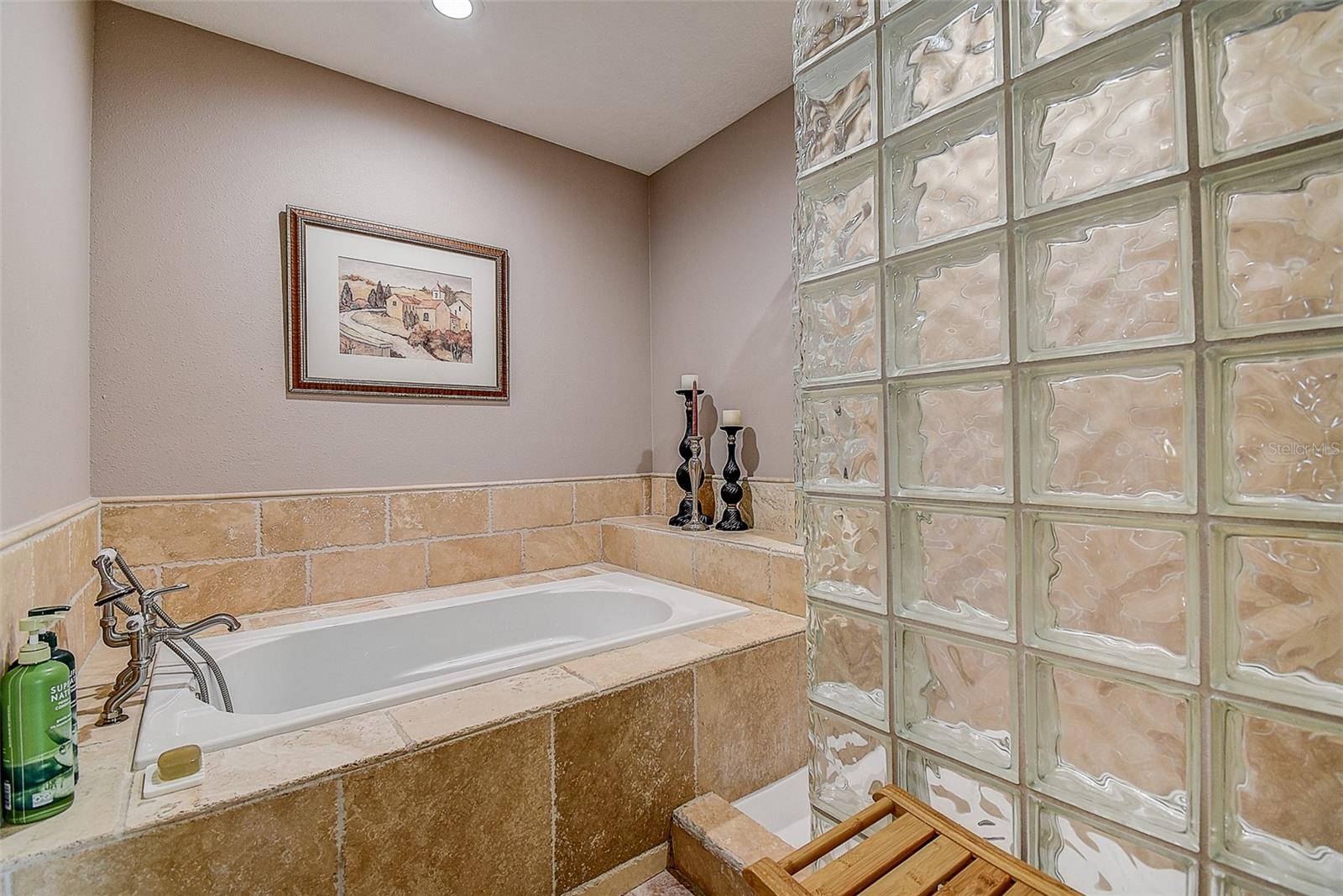 256 VALENCIA CIR — photo 24