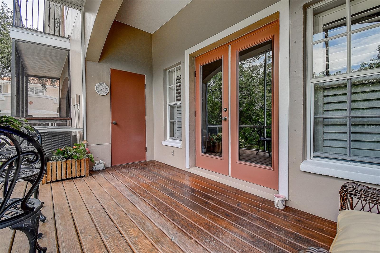 256 VALENCIA CIR — photo 32