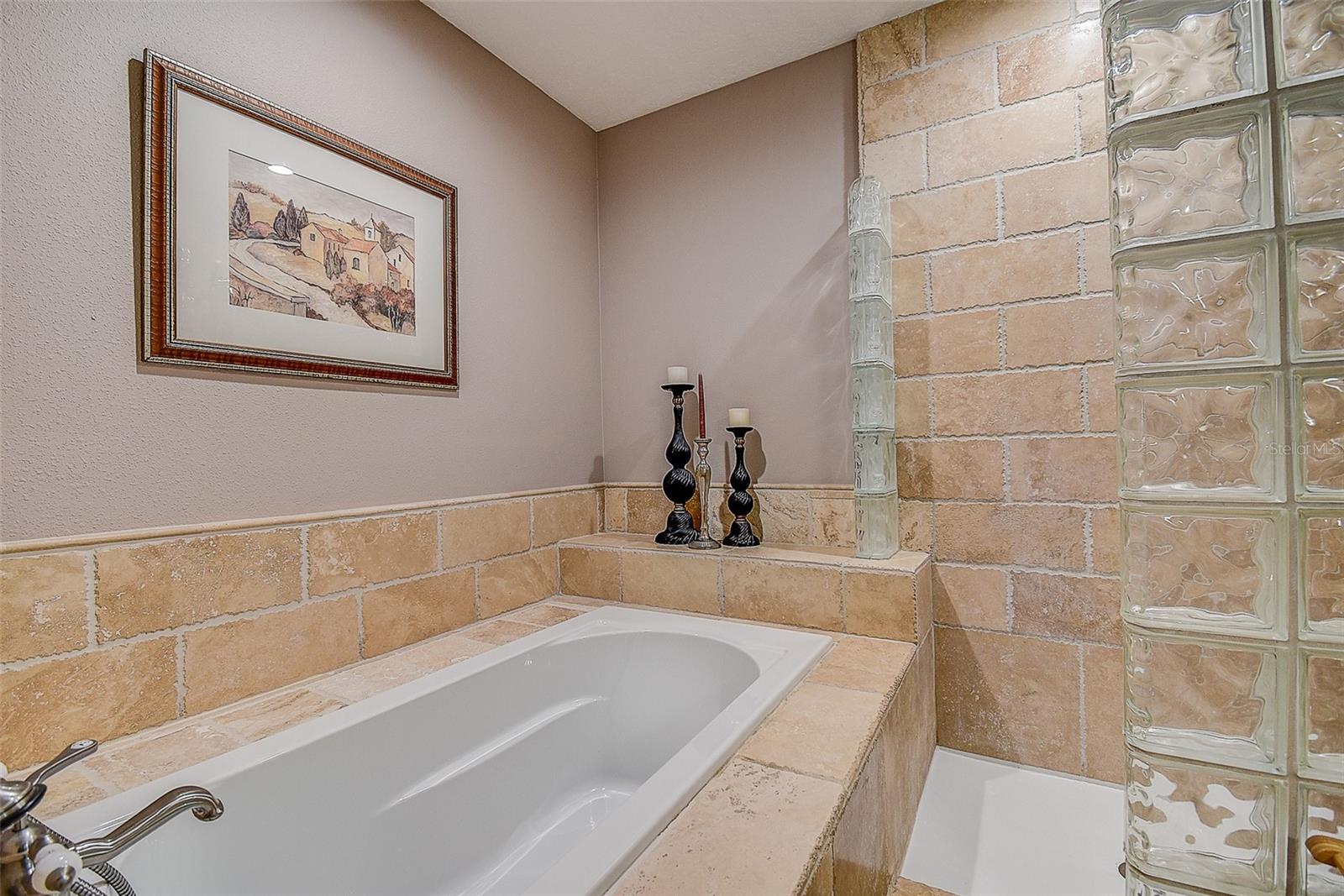 256 VALENCIA CIR — photo 23