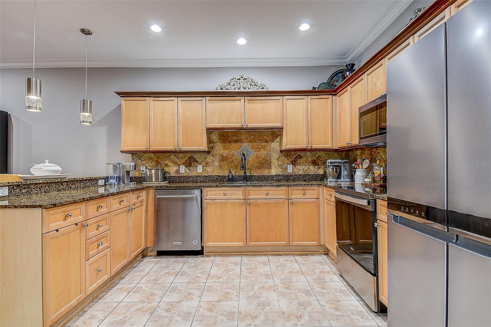 256 VALENCIA CIR — photo 14