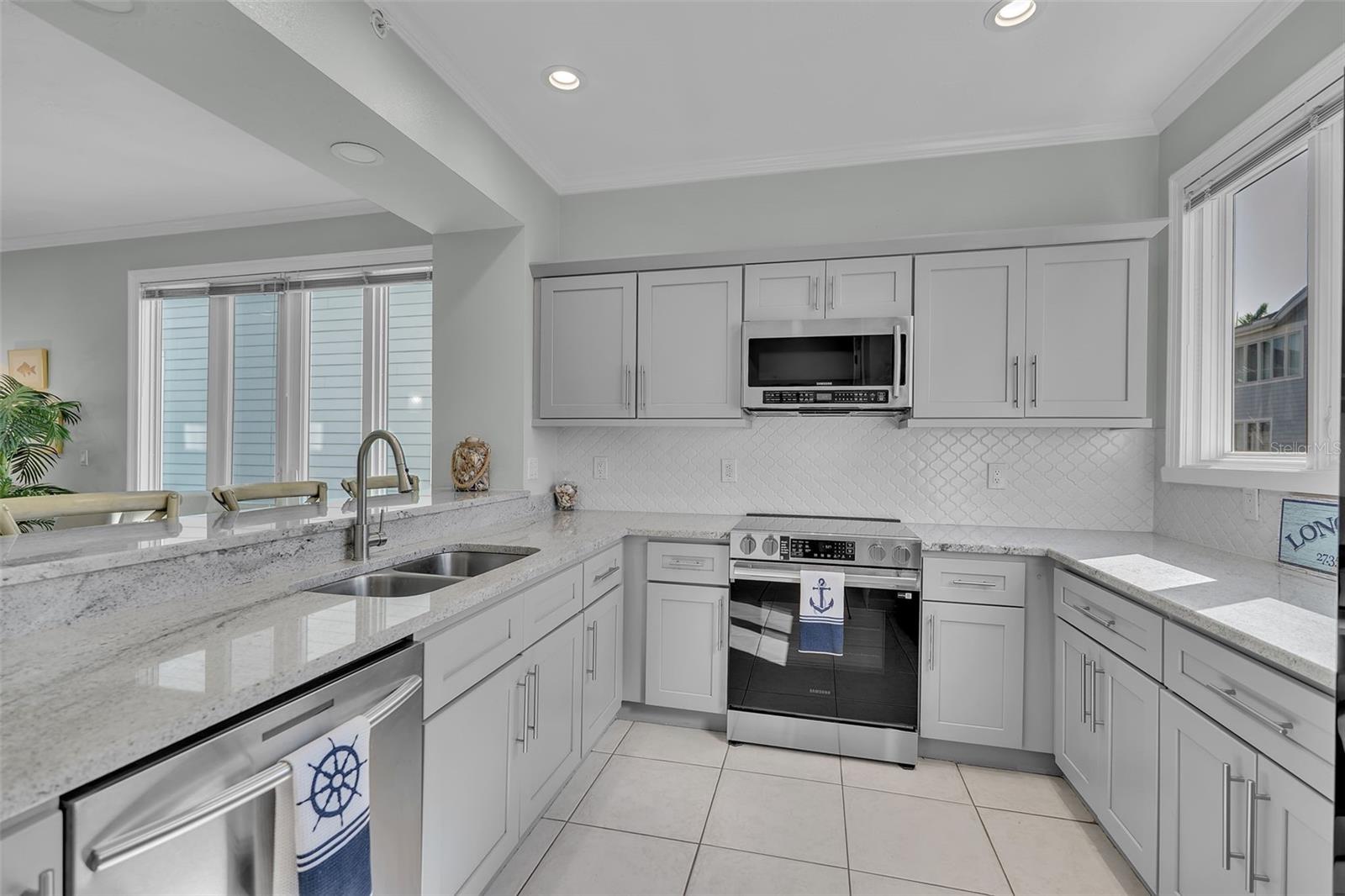 848 EVERGREEN WAY — photo 10