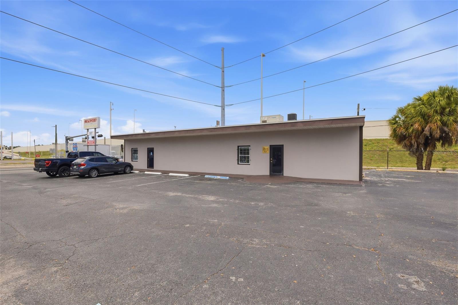 507 E DR MARTIN LUTHER KING JR BLVD — photo 2