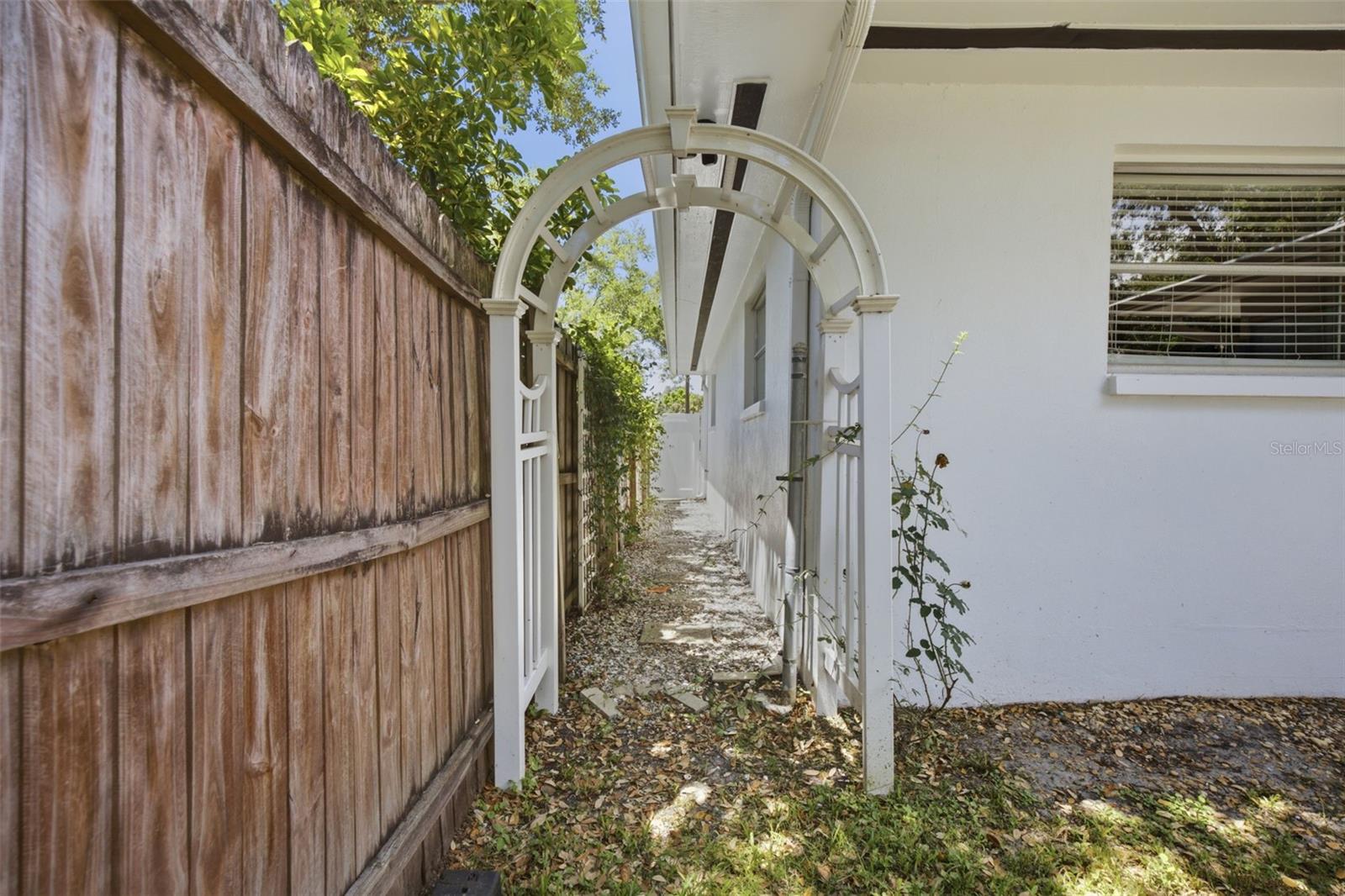 1023 GRANADA ST — photo 35
