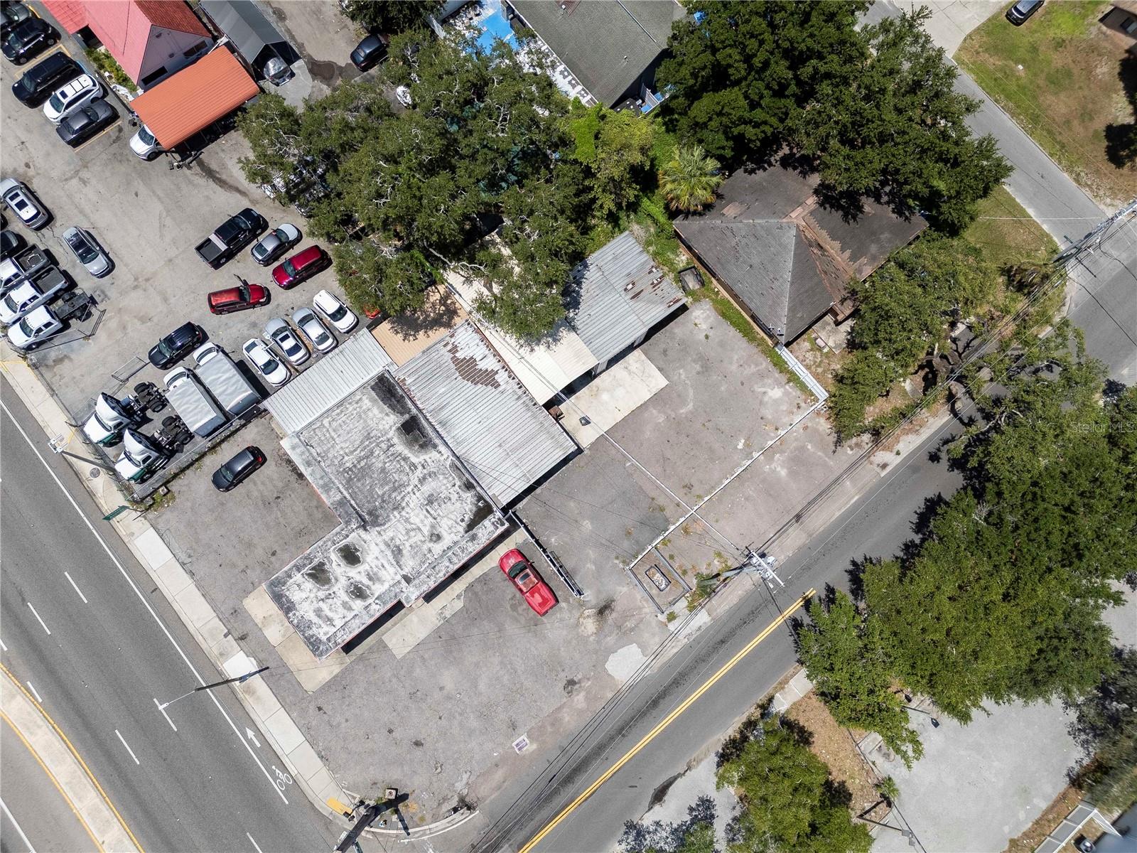 8624 N FLORIDA AVE — photo 3