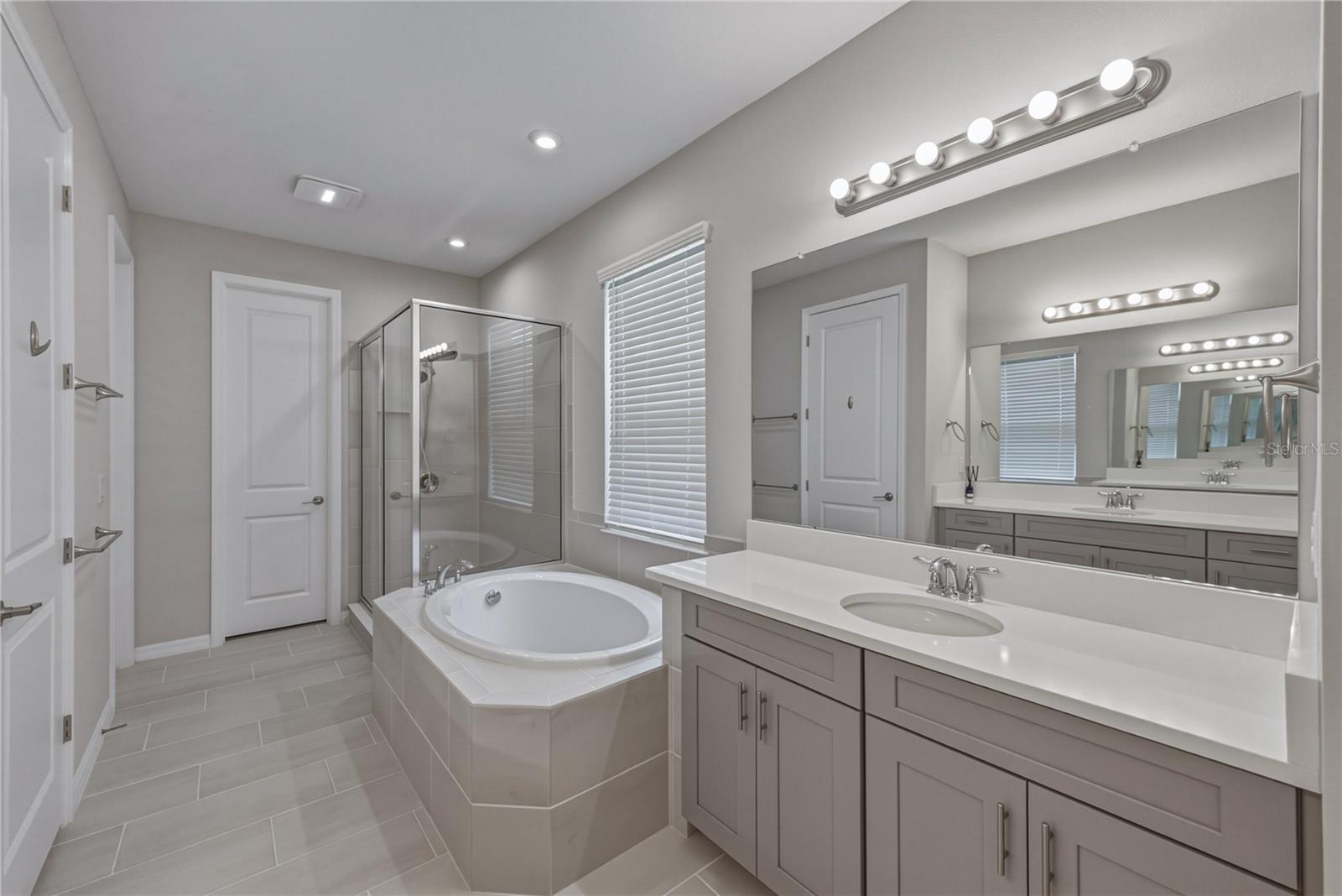 6978 BRADBURY CIR — photo 39