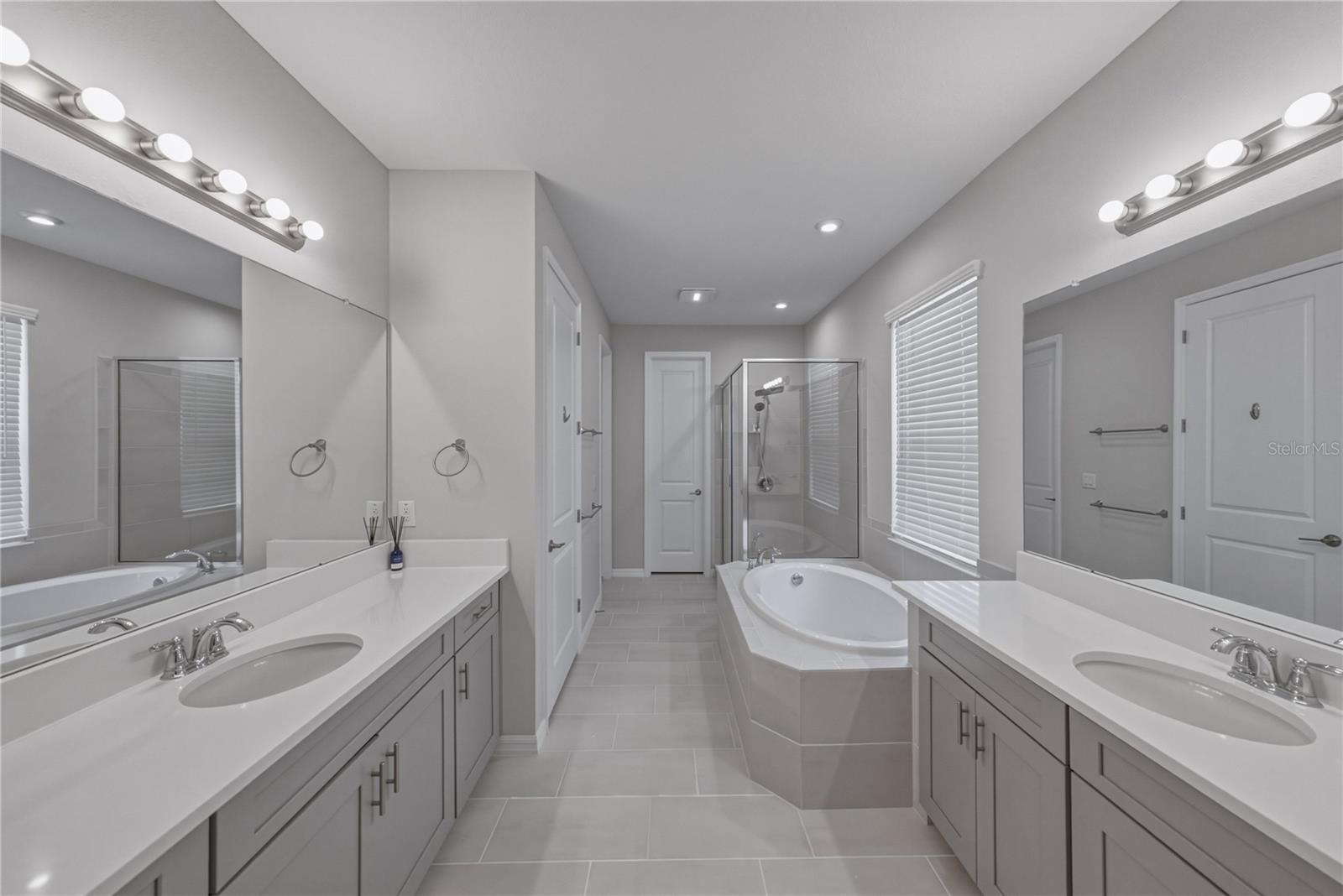 6978 BRADBURY CIR — photo 37