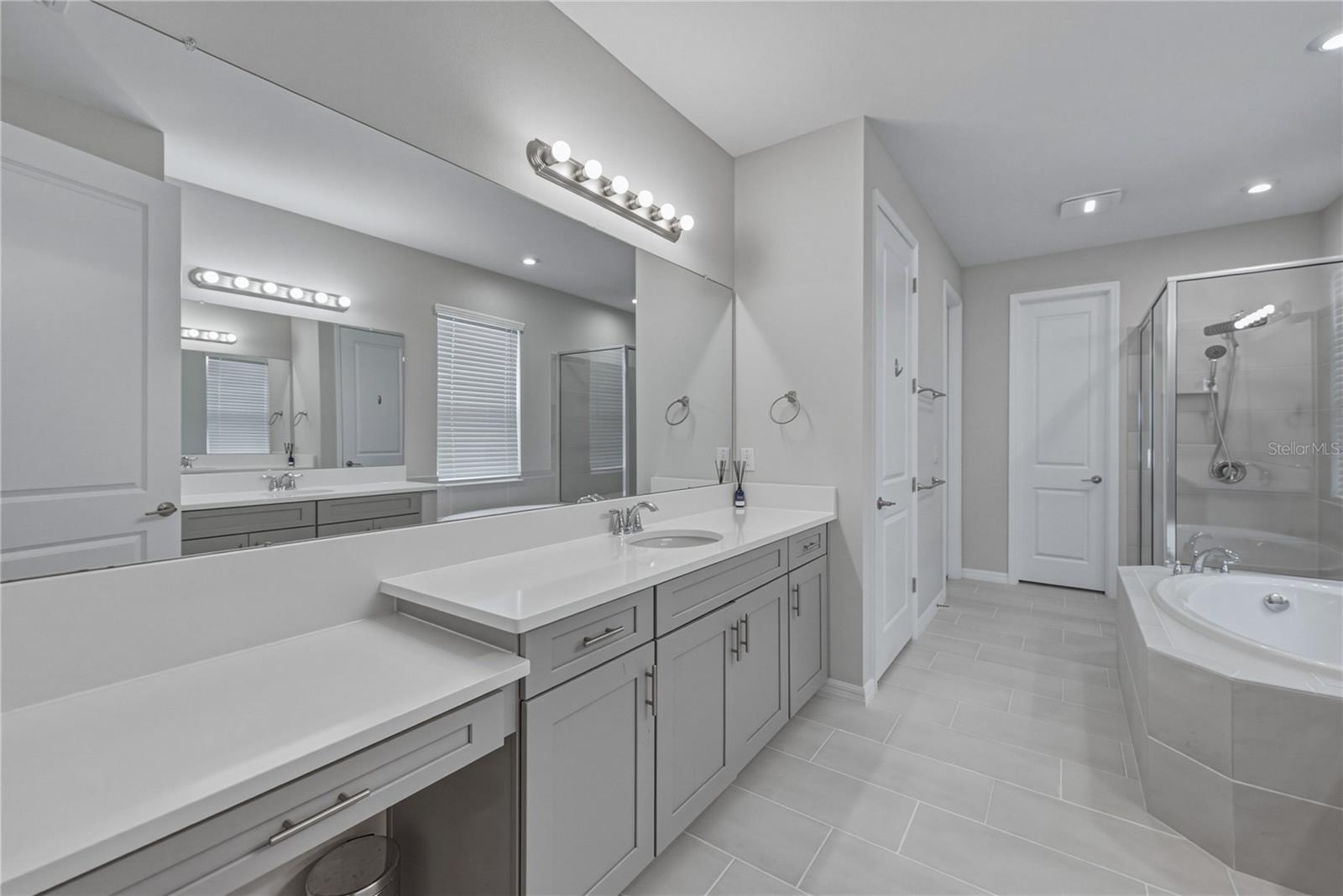 6978 BRADBURY CIR — photo 38