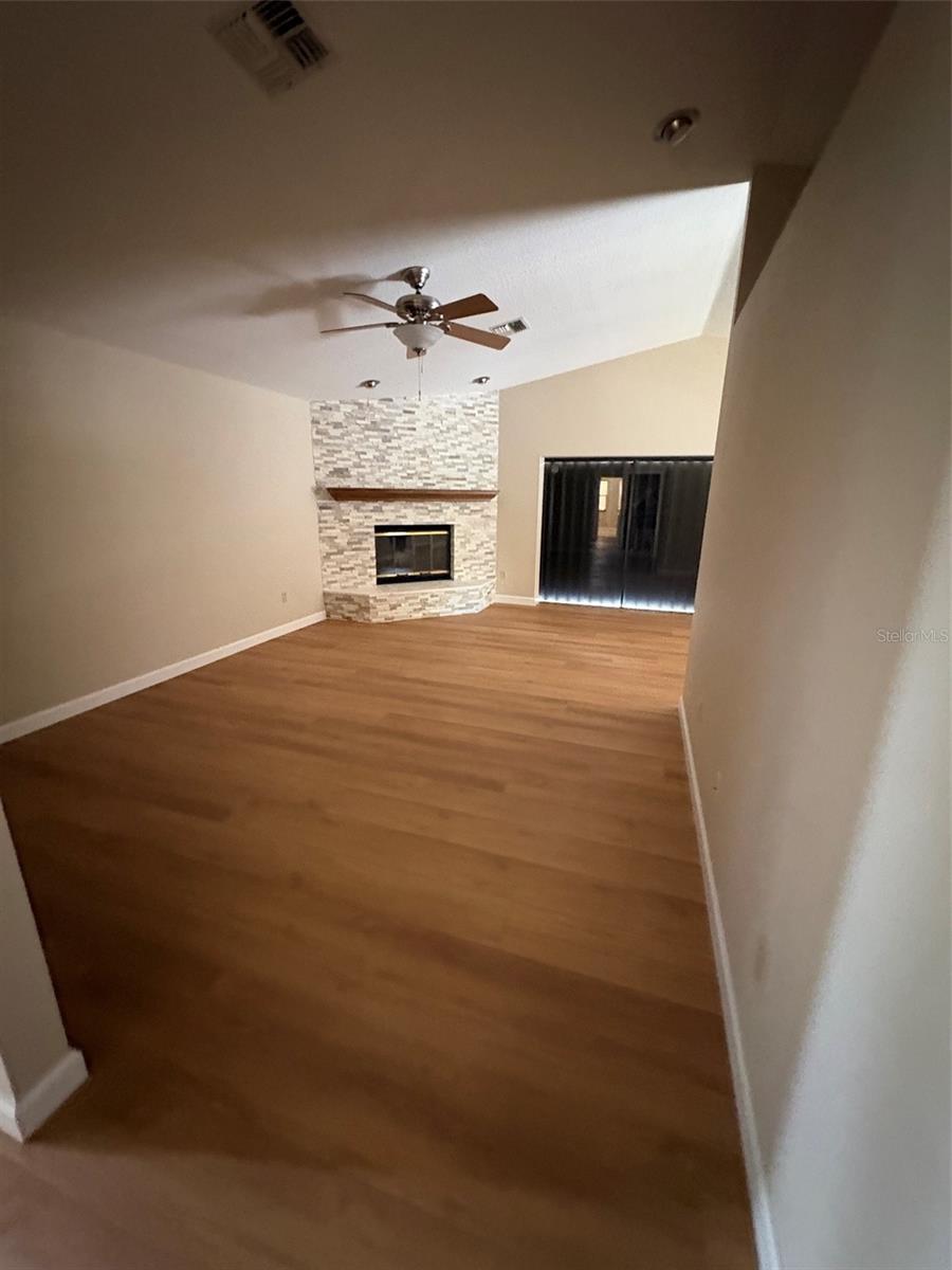 15810 REDINGTON DR — photo 9