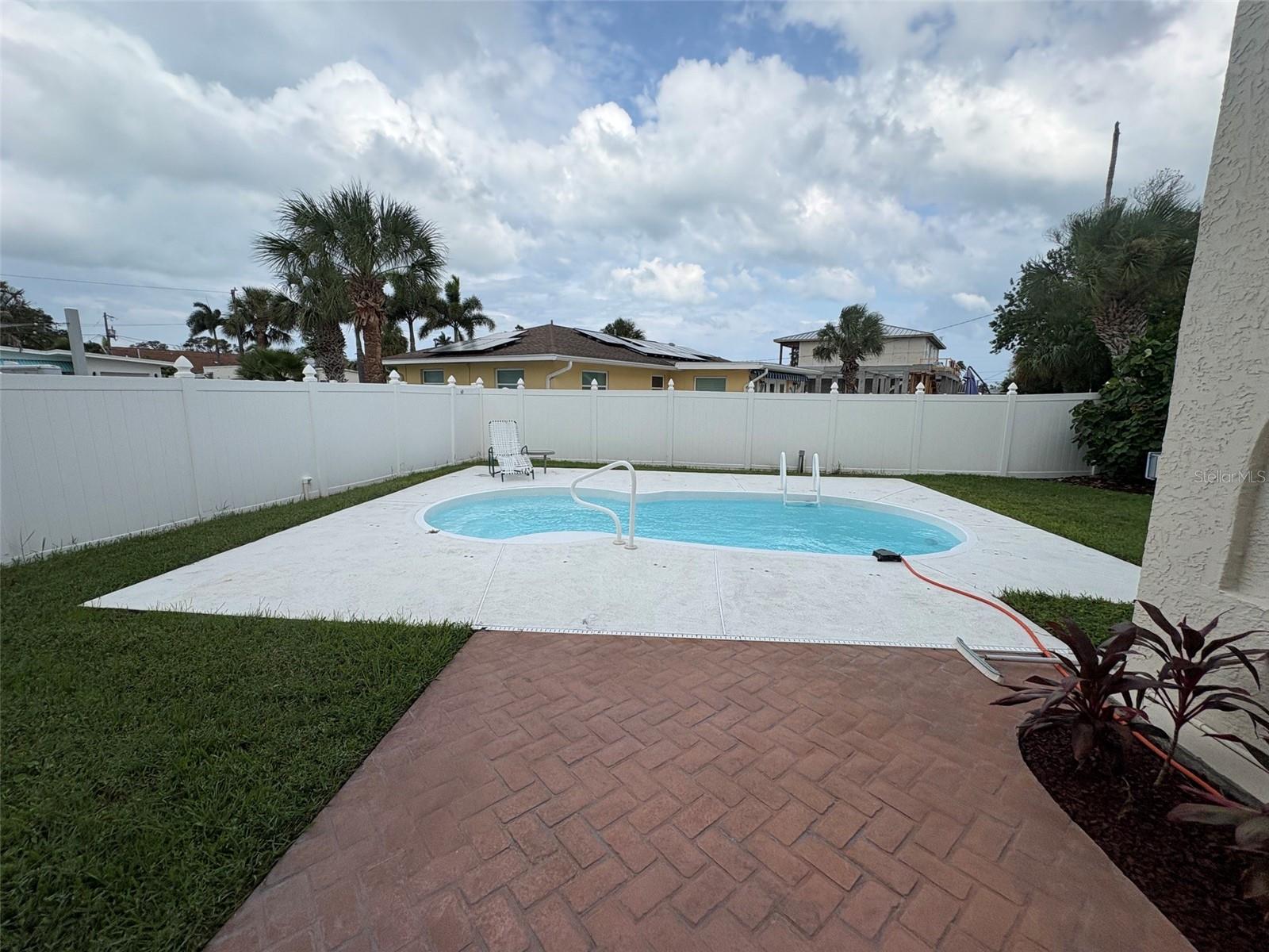15810 REDINGTON DR — photo 37