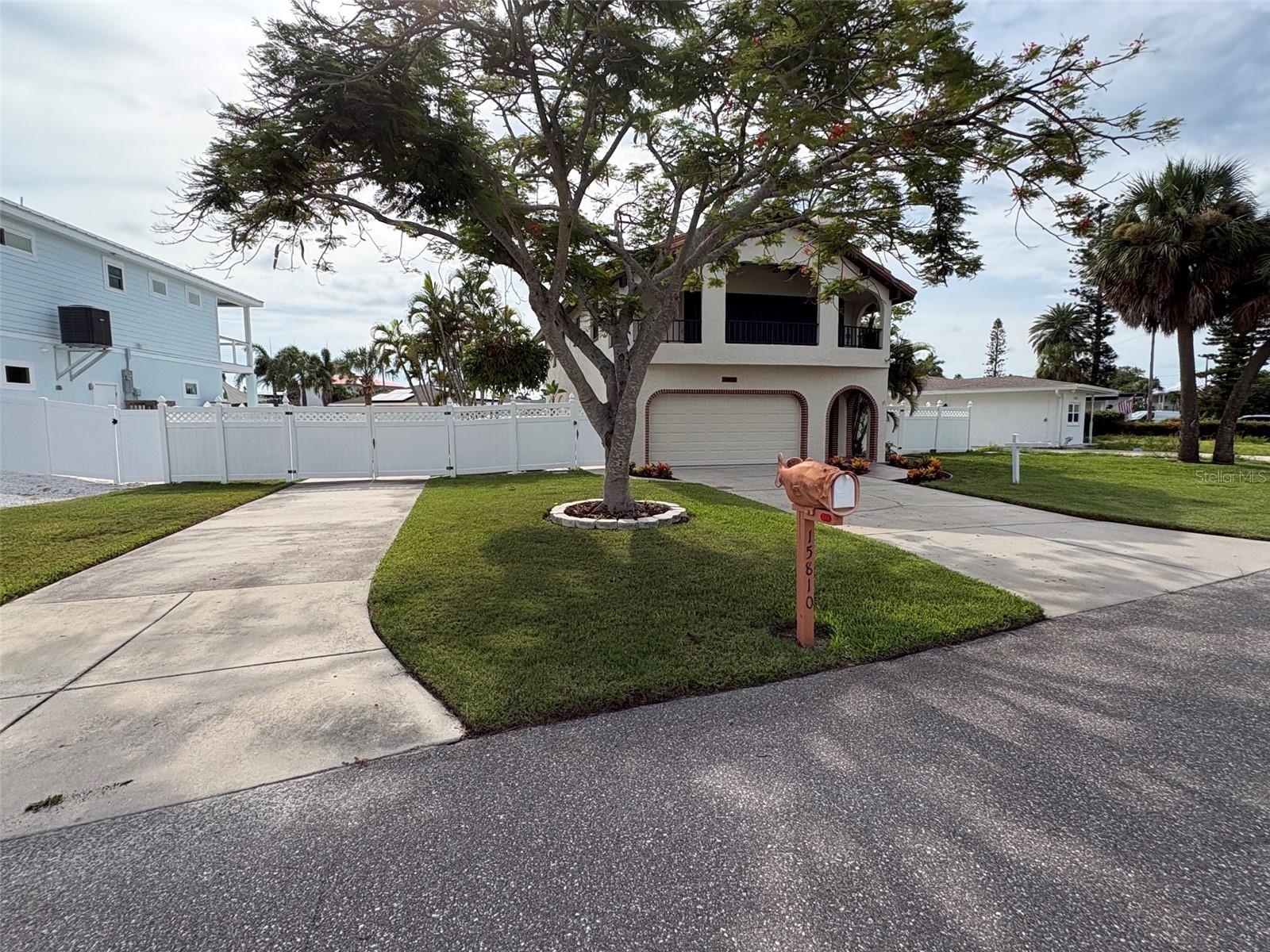 15810 REDINGTON DR — photo 2