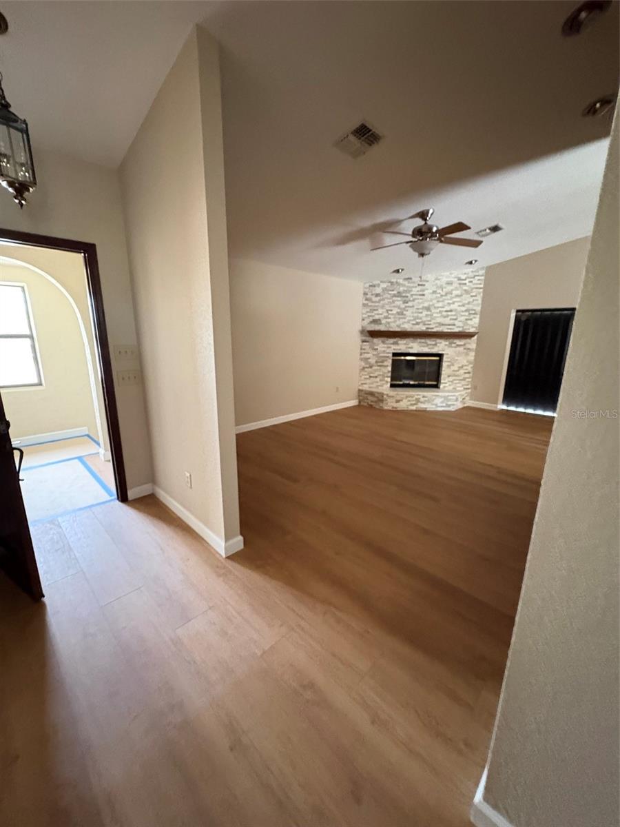 15810 REDINGTON DR — photo 8