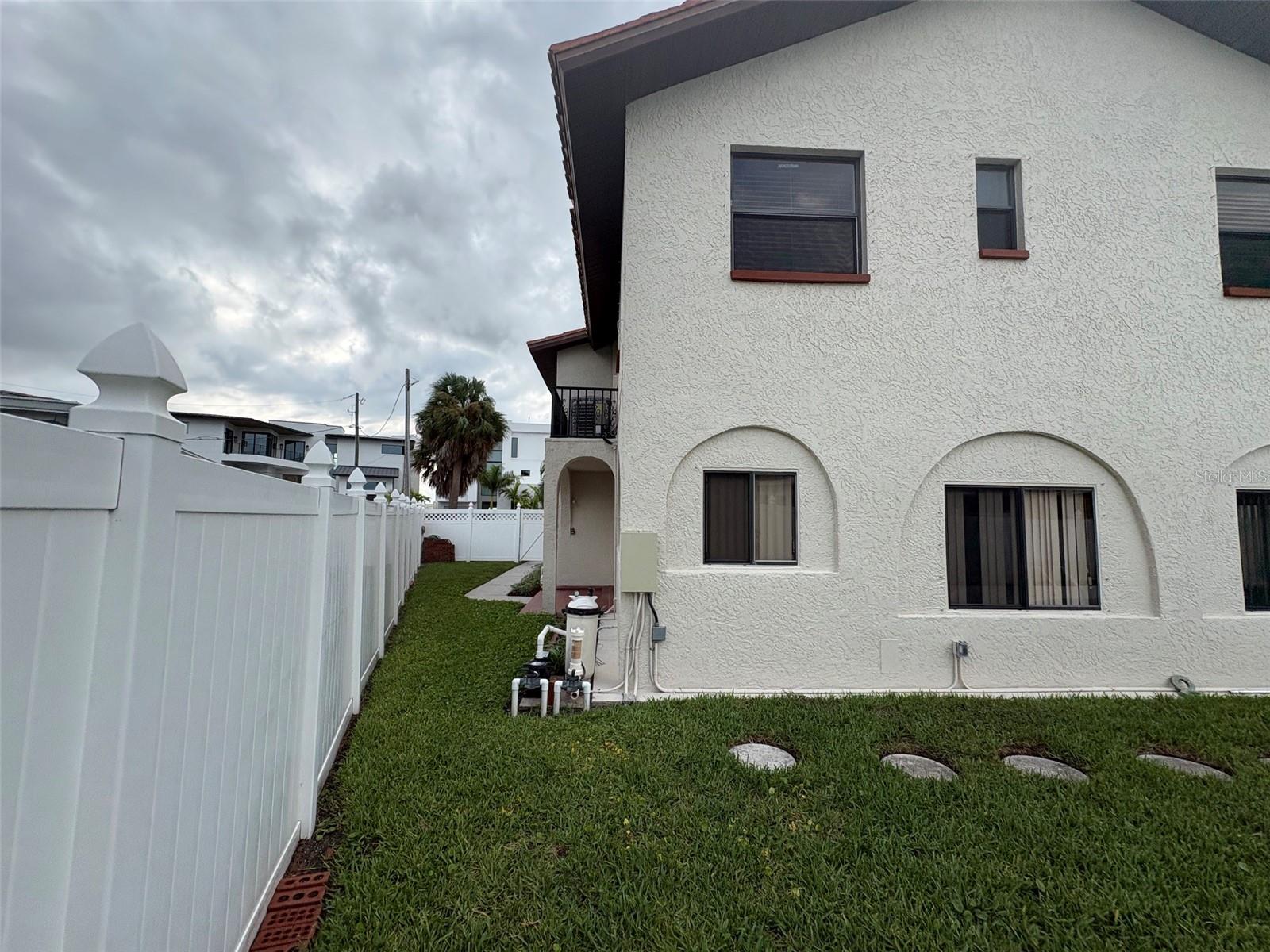 15810 REDINGTON DR — photo 41