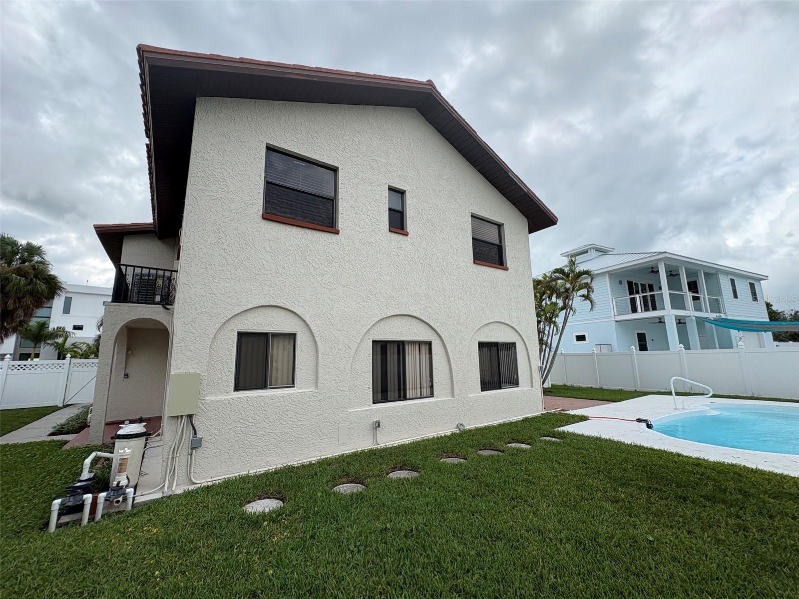 15810 REDINGTON DR — photo 40