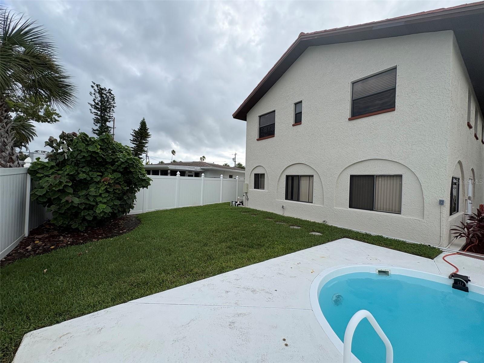 15810 REDINGTON DR — photo 39