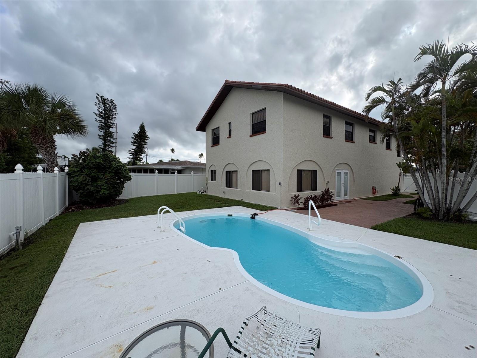 15810 REDINGTON DR — photo 36
