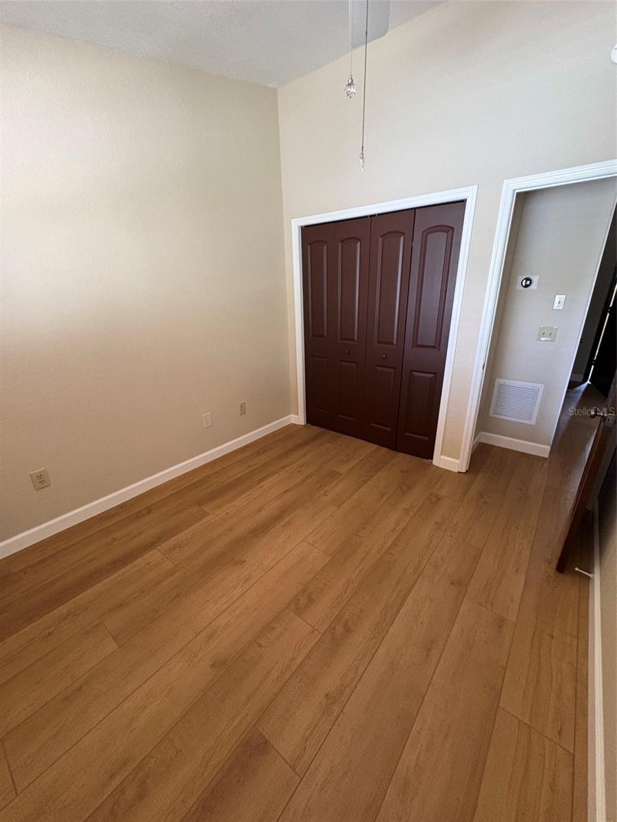 15810 REDINGTON DR — photo 27