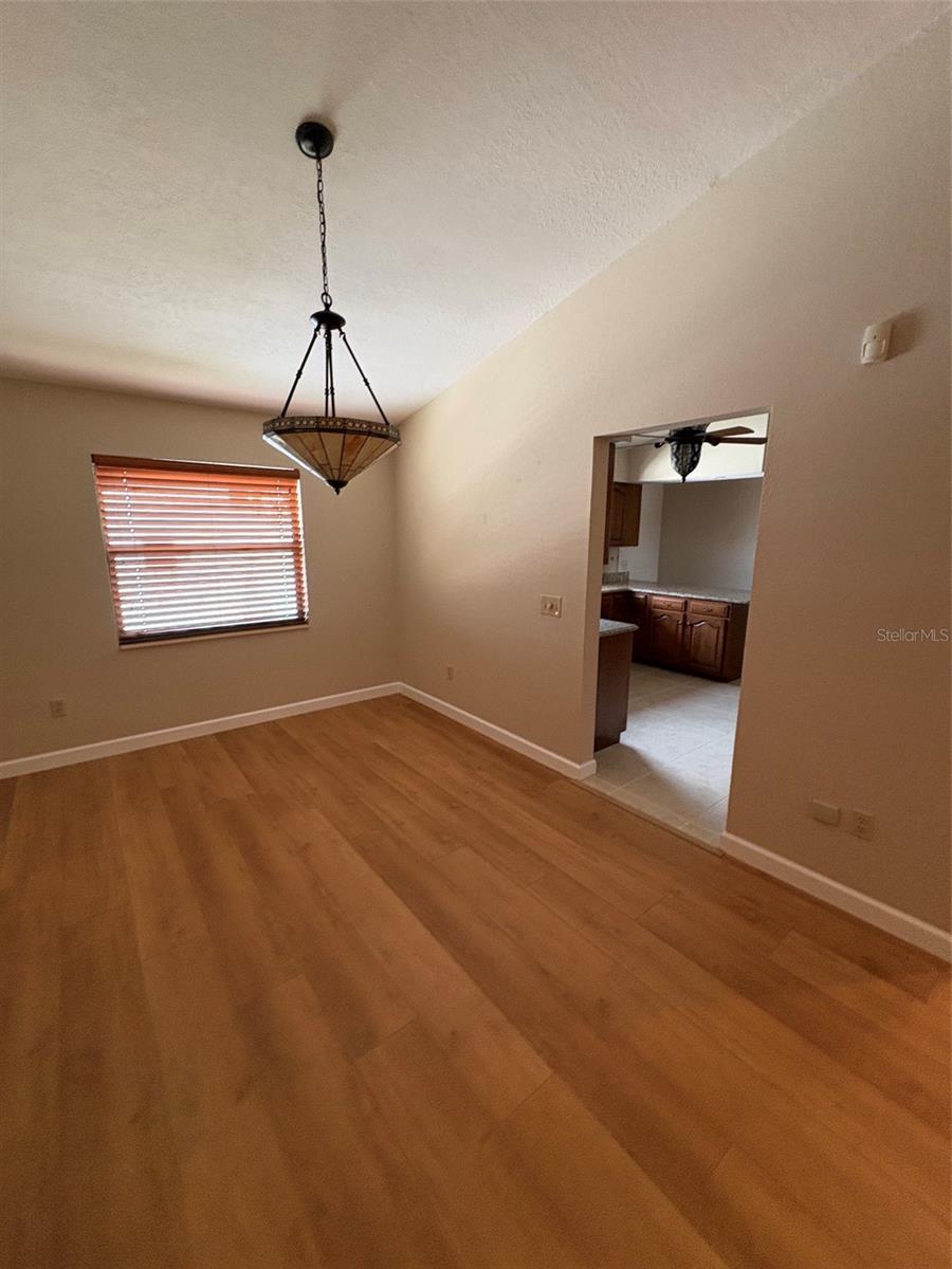 15810 REDINGTON DR — photo 14